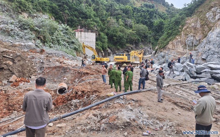 Tìm thấy 2 nạn nhân cuối cùng trong vụ tai nạn đập thủy điện Đăk Mi 1 - Ảnh 2.